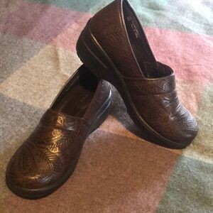 Easy Street Brown Embossed Slipons